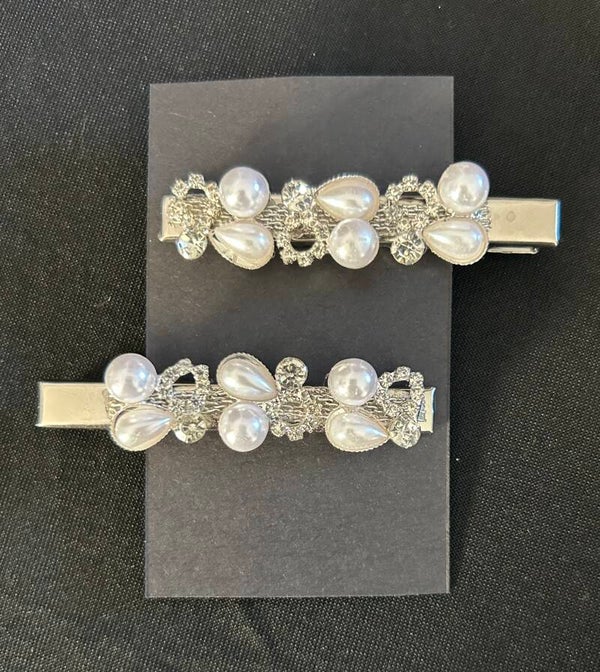 Pearl effect hair clips