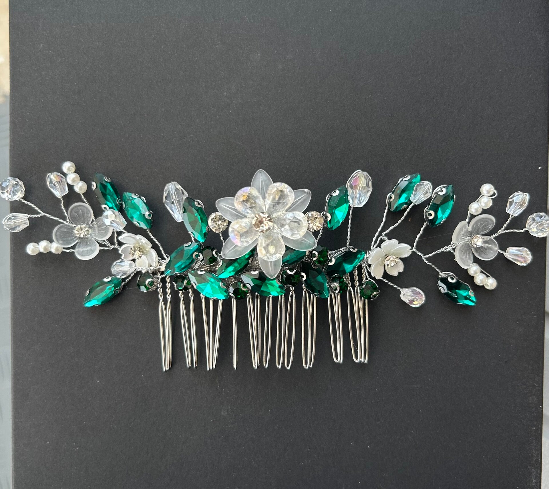 Stunning green hair comb