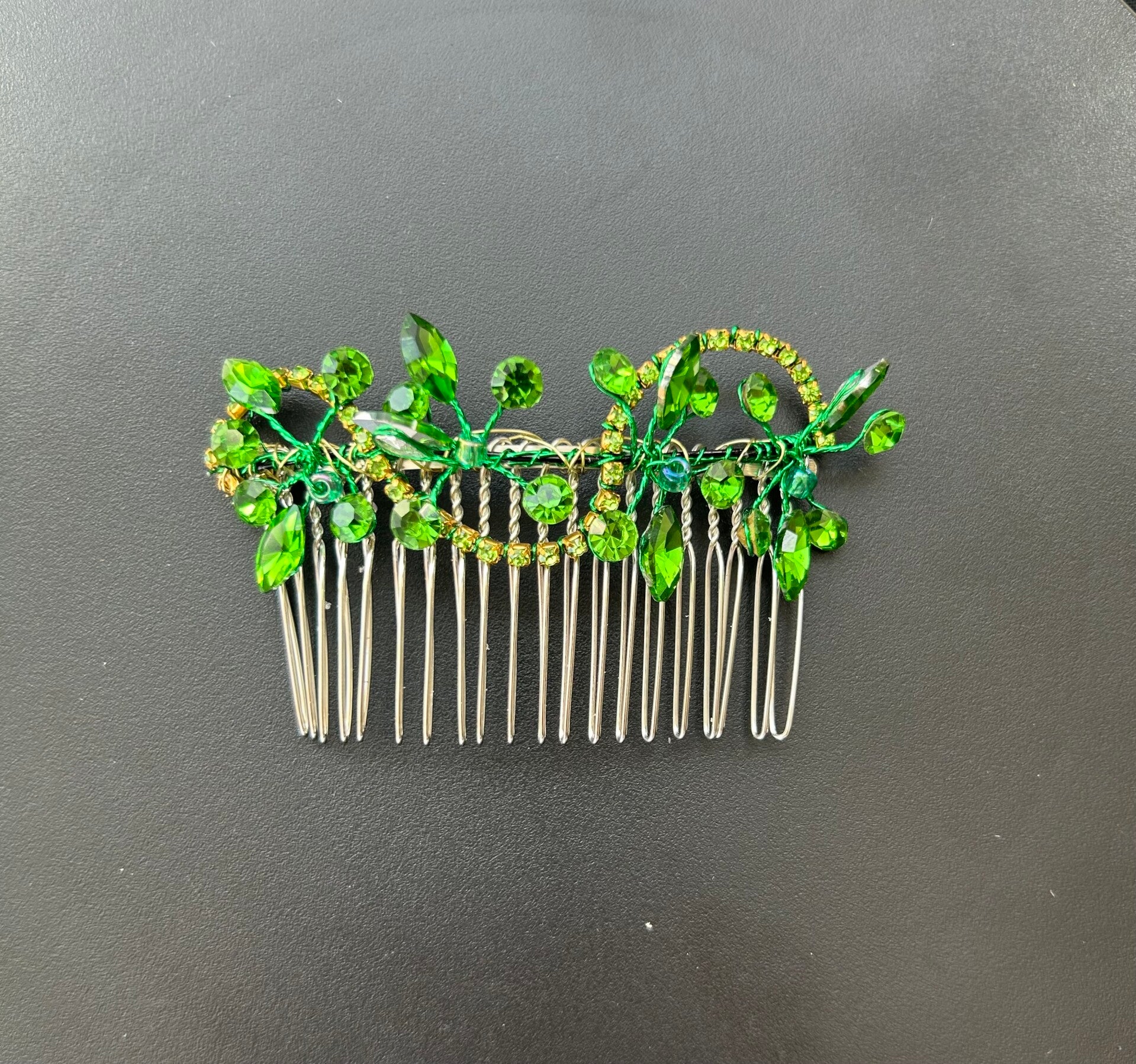 Gorgeous green hair comb
