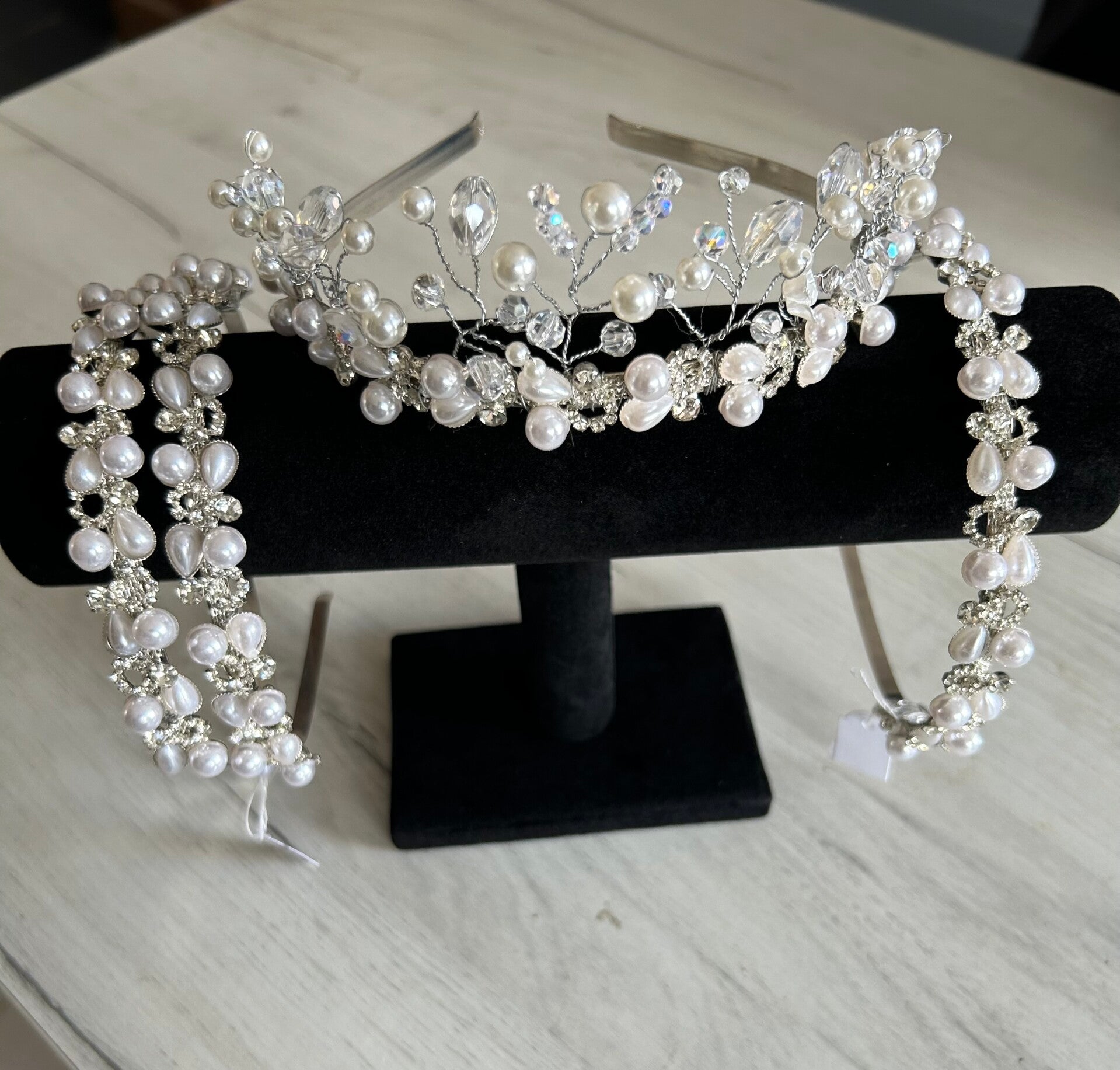 Silver and pearl effect bridal set
