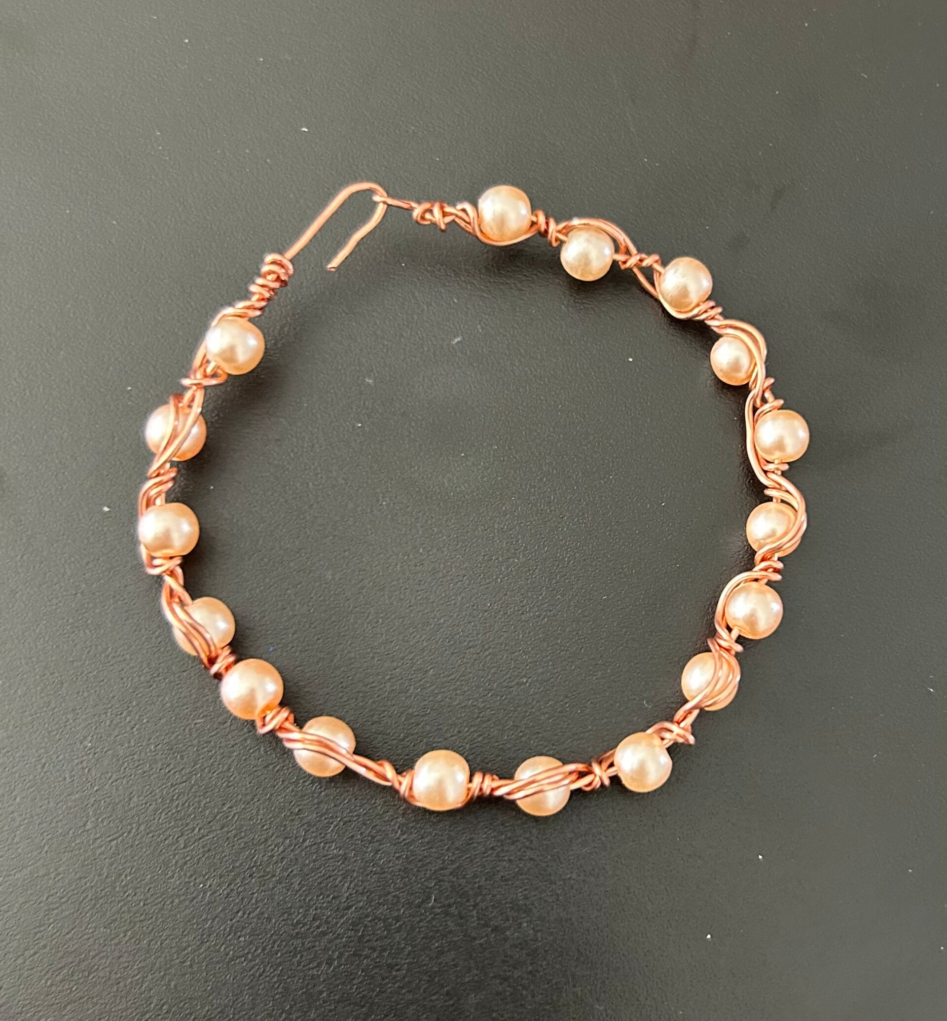 Small peach beaded bracelet