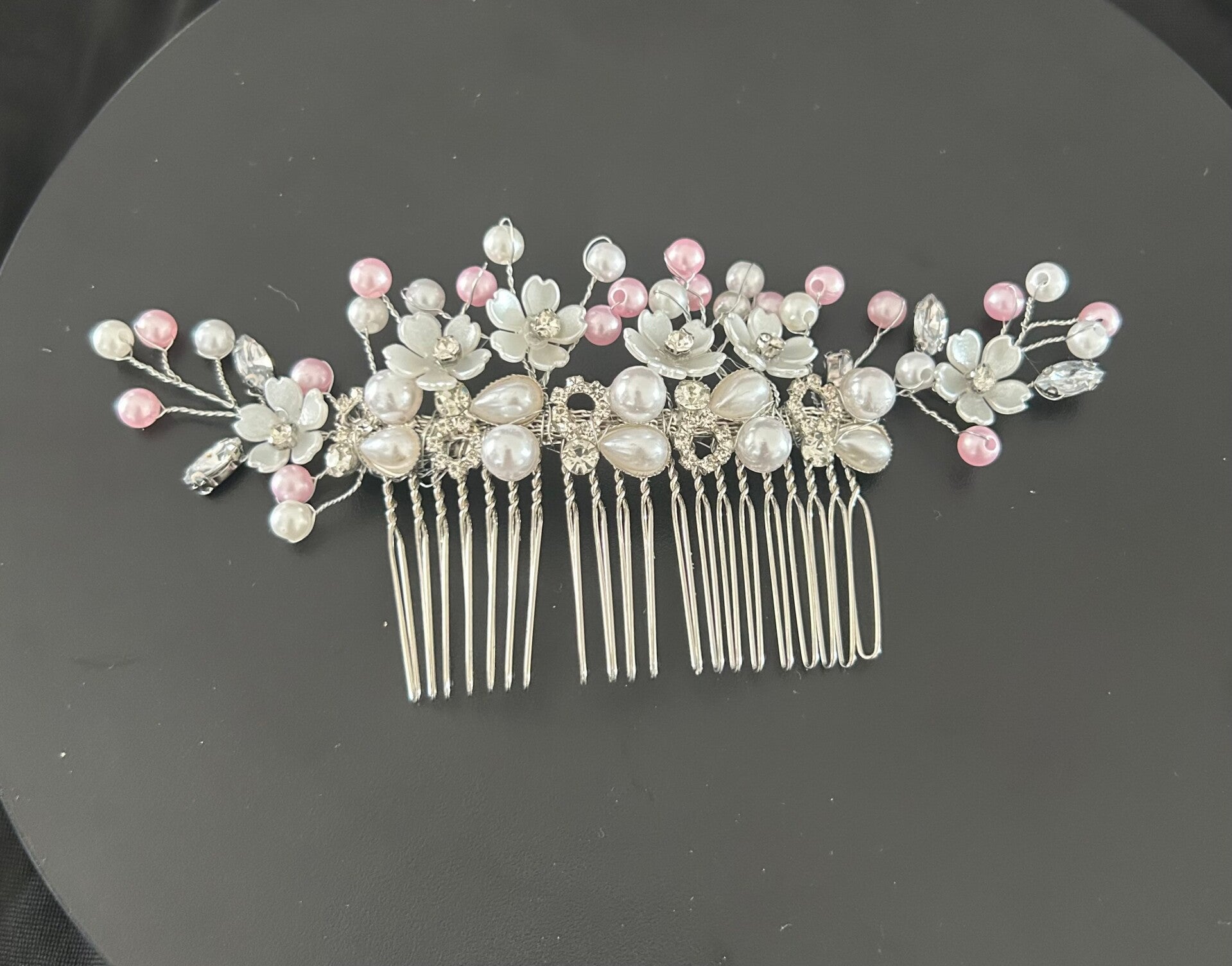 Pink beads and pearl effect beads hair comb