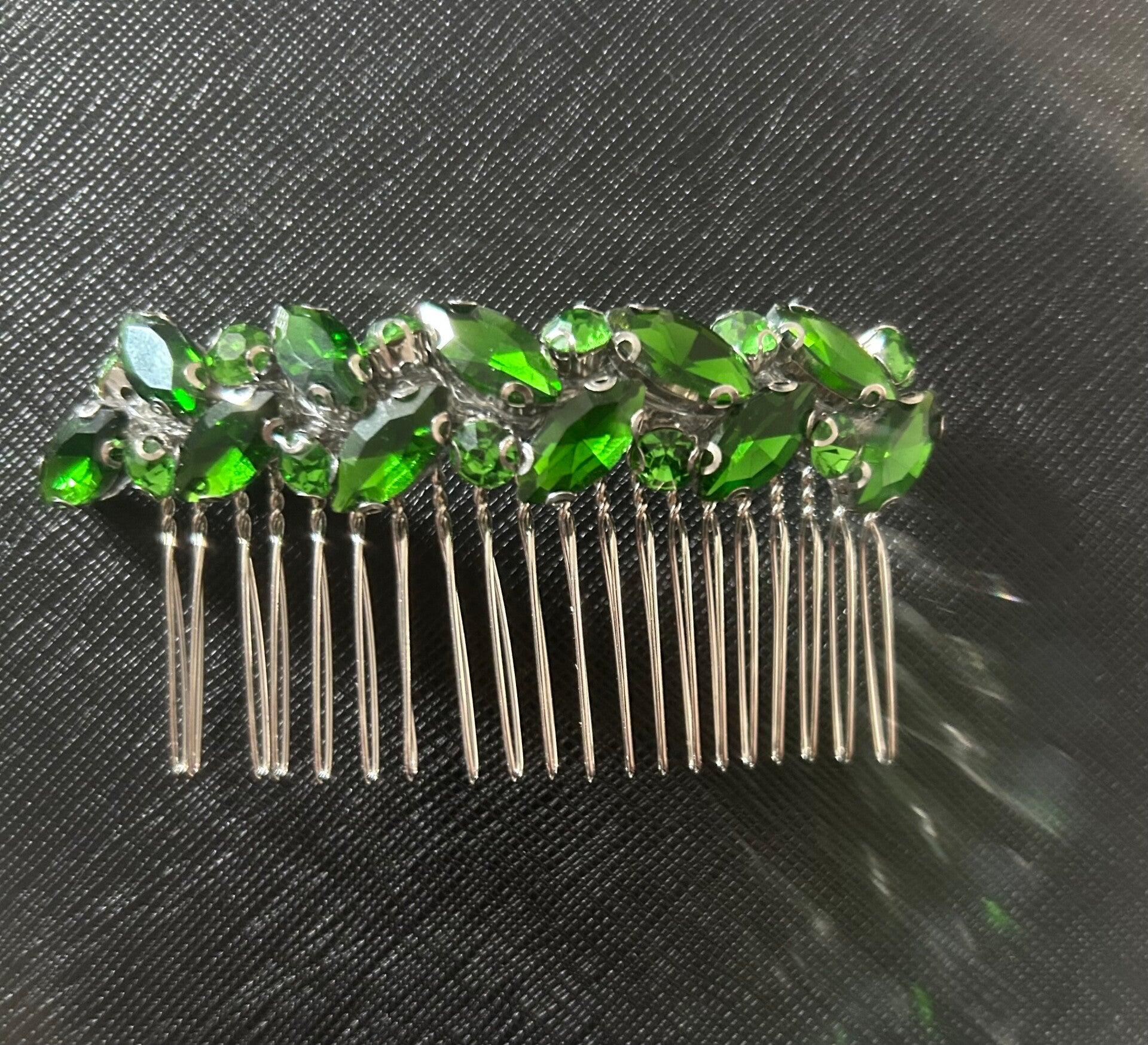 Green hair comb