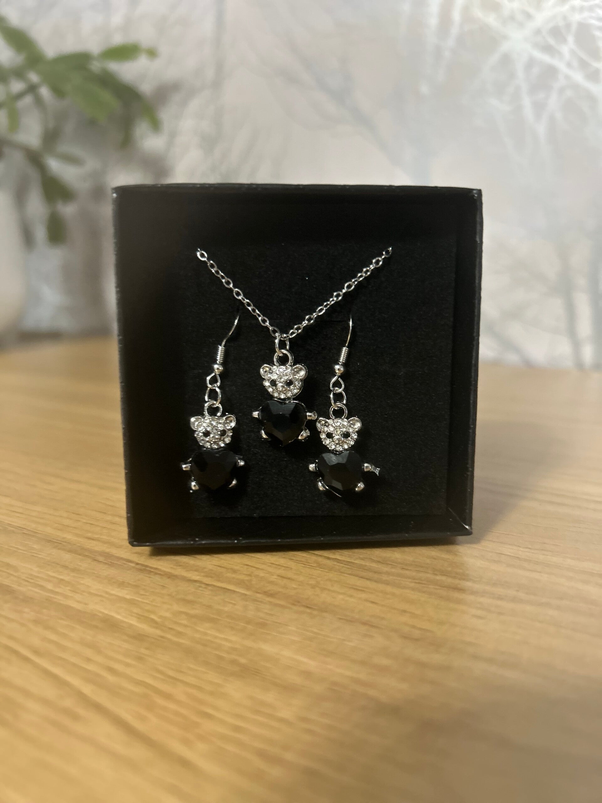 Black bear set