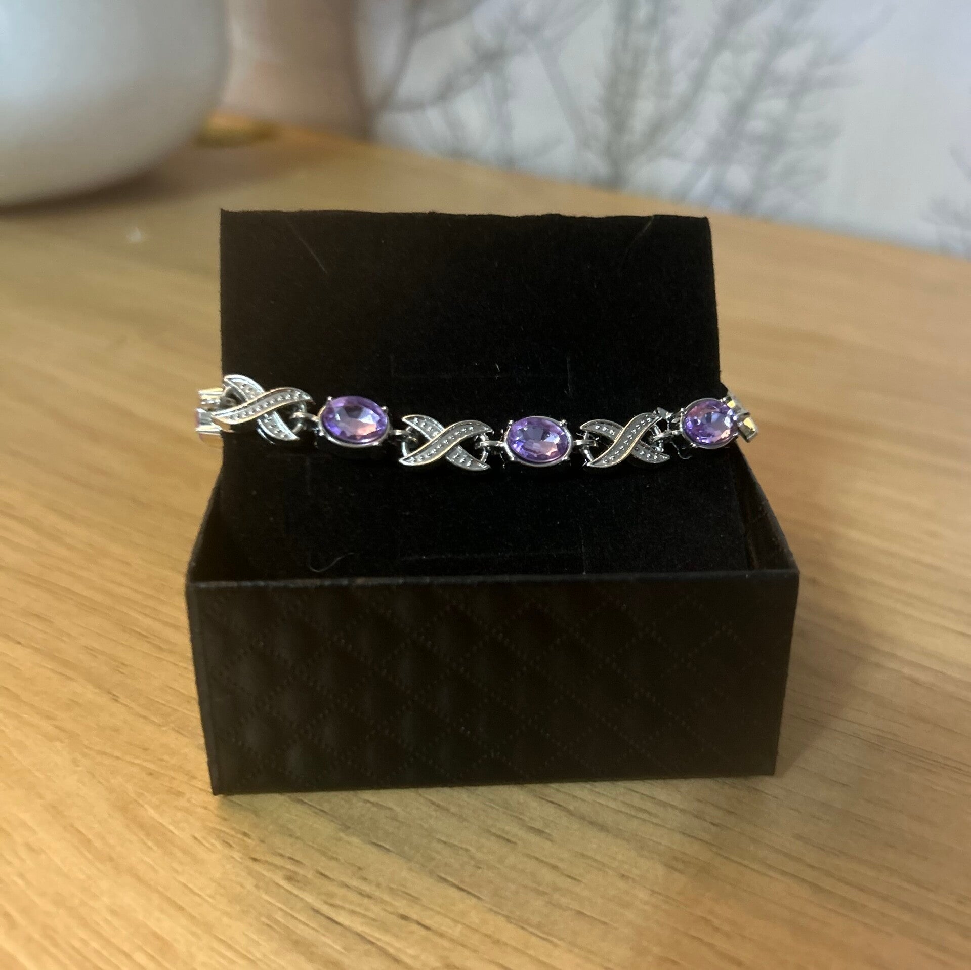 Lilac and silver effect bracelet