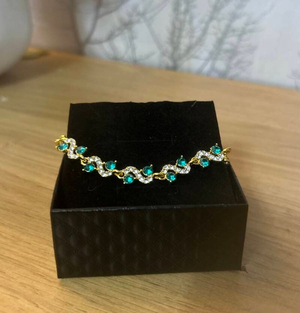 Beautiful sparkly green bracelet