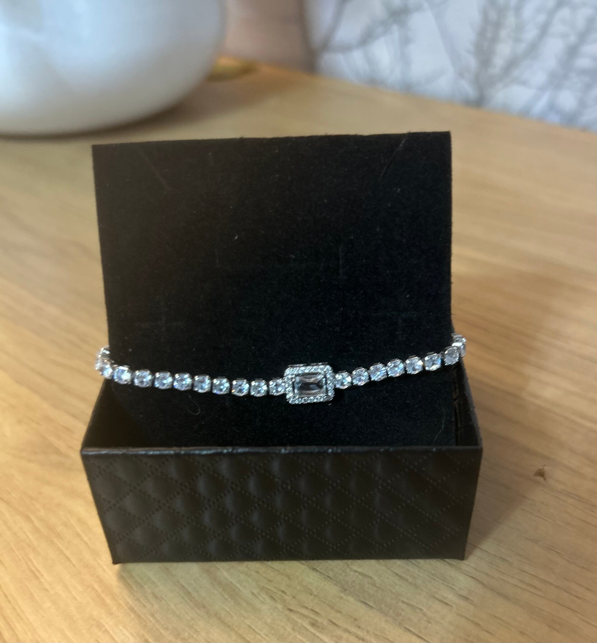 Silver effect sparkly pull bracelet
