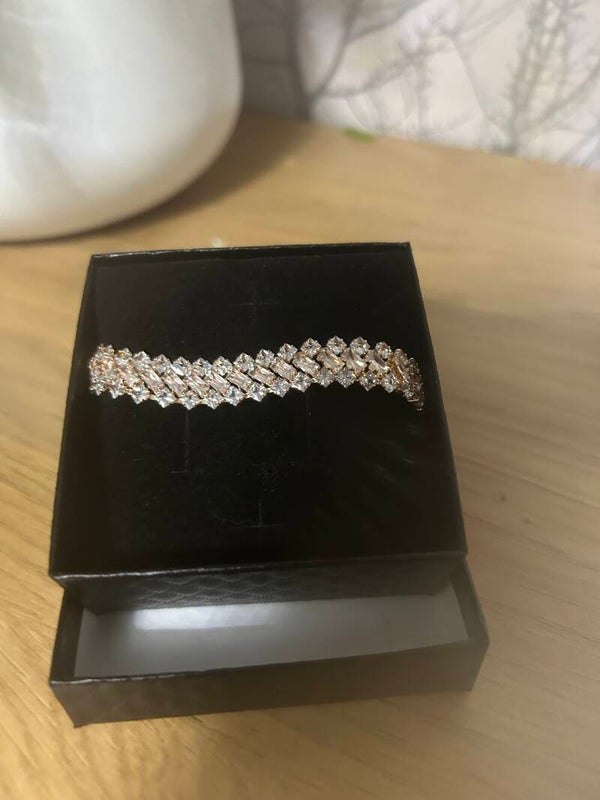 Gold effect sparkly bracelet