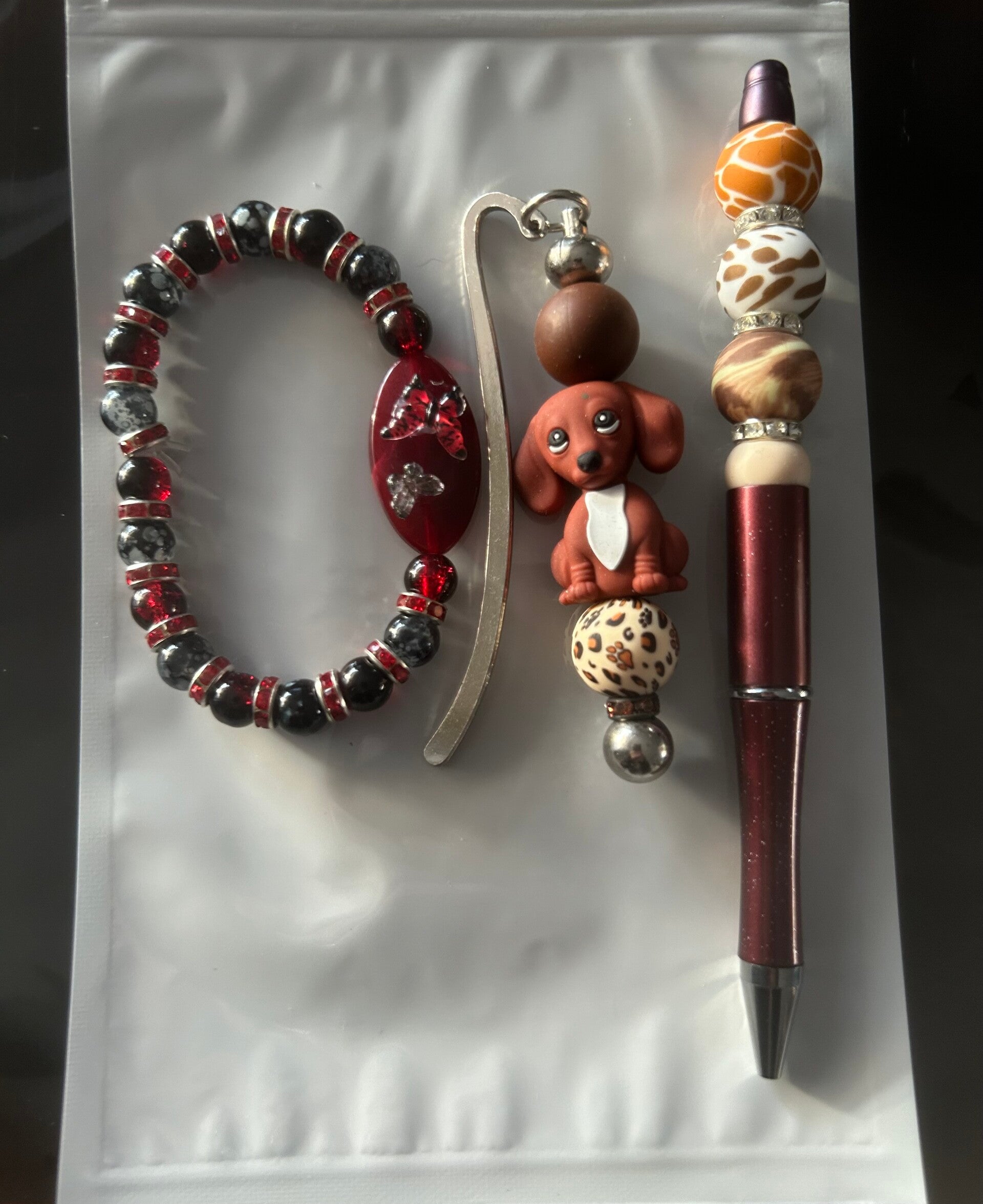 Brown/red dog set