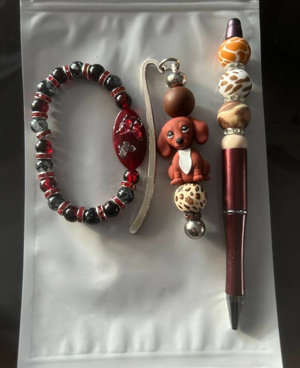 Brown/red dog set