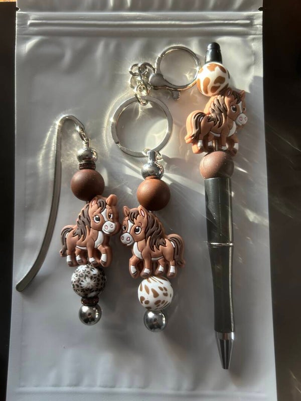 Brown horse set