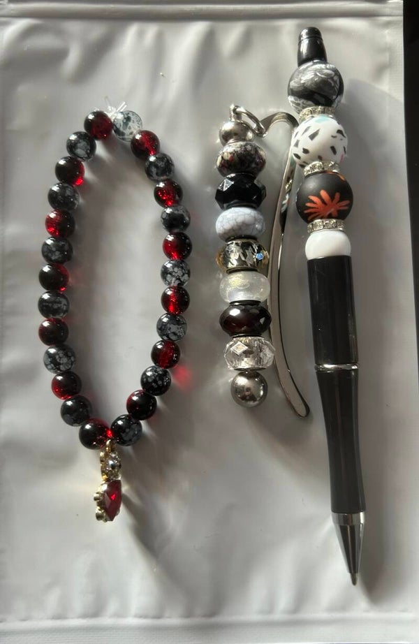 Black/red bear set