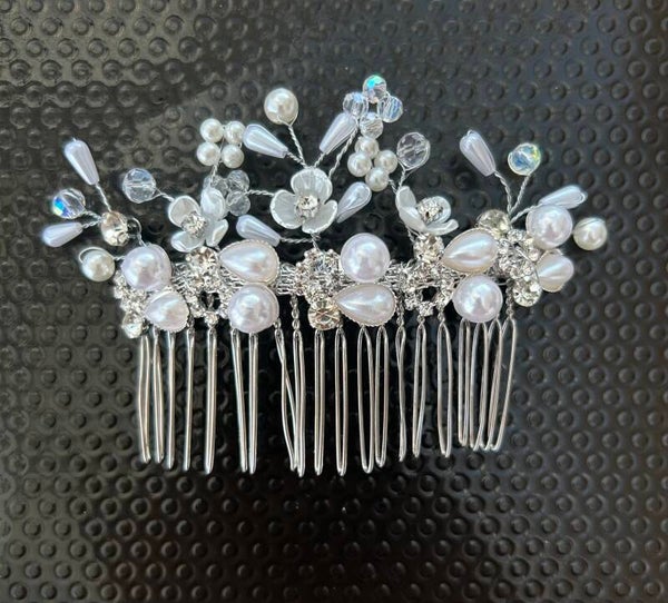 Silver pearl effect hair comb