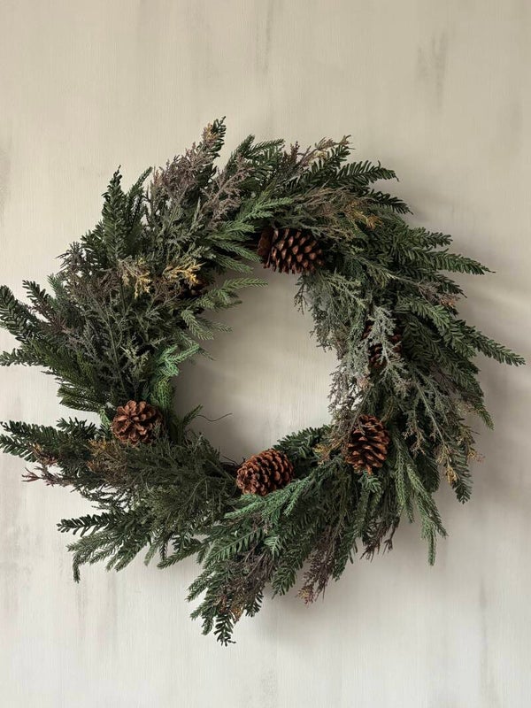 Ceder Kerstkrans Gemixt met Dennenappels