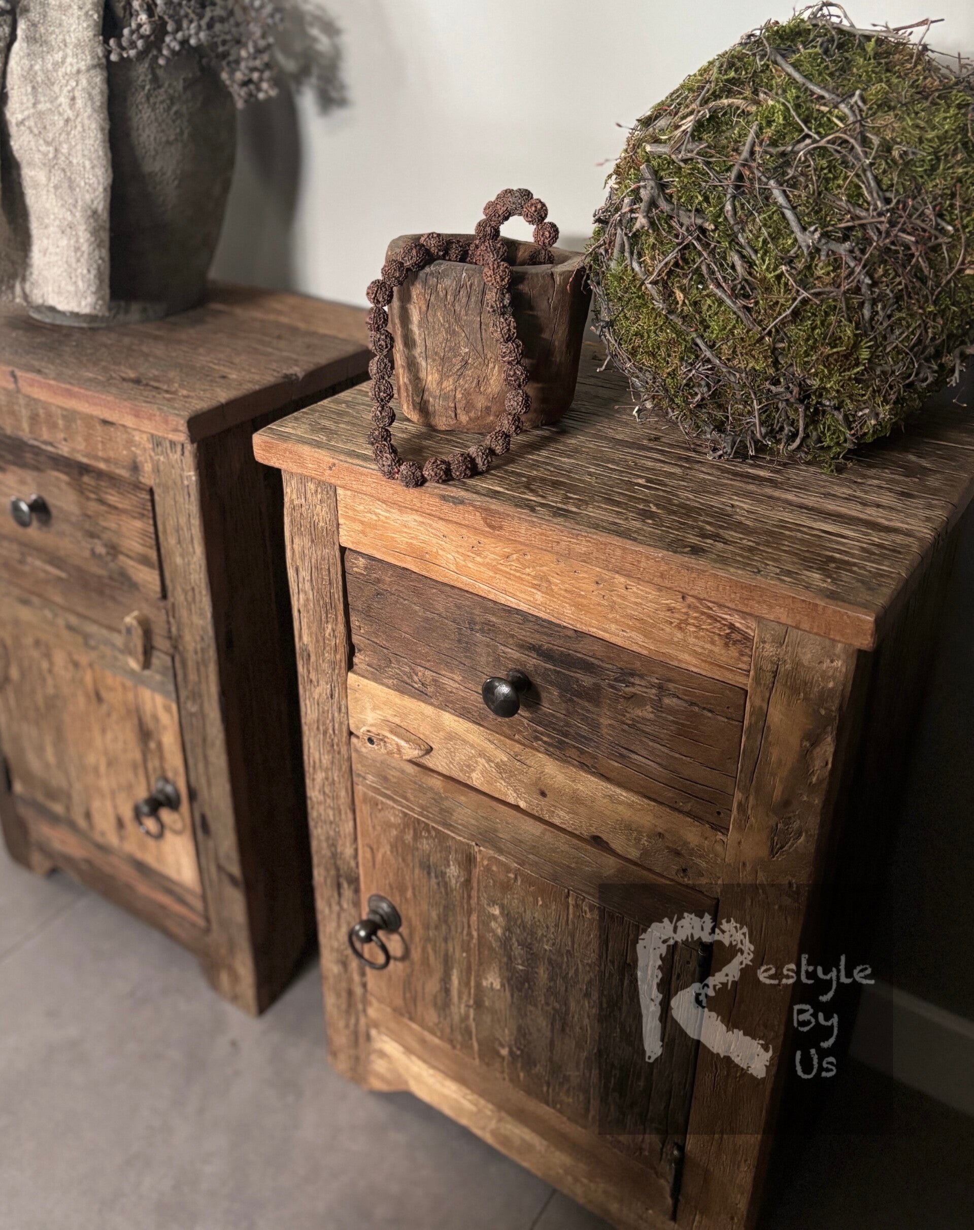 Nachtkastjes van railwood