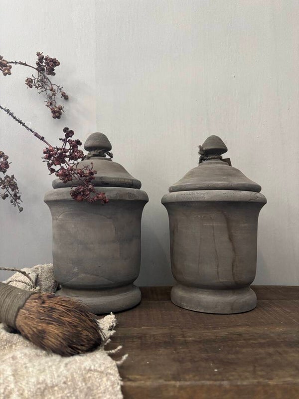 Klassieke houten pot met deksel