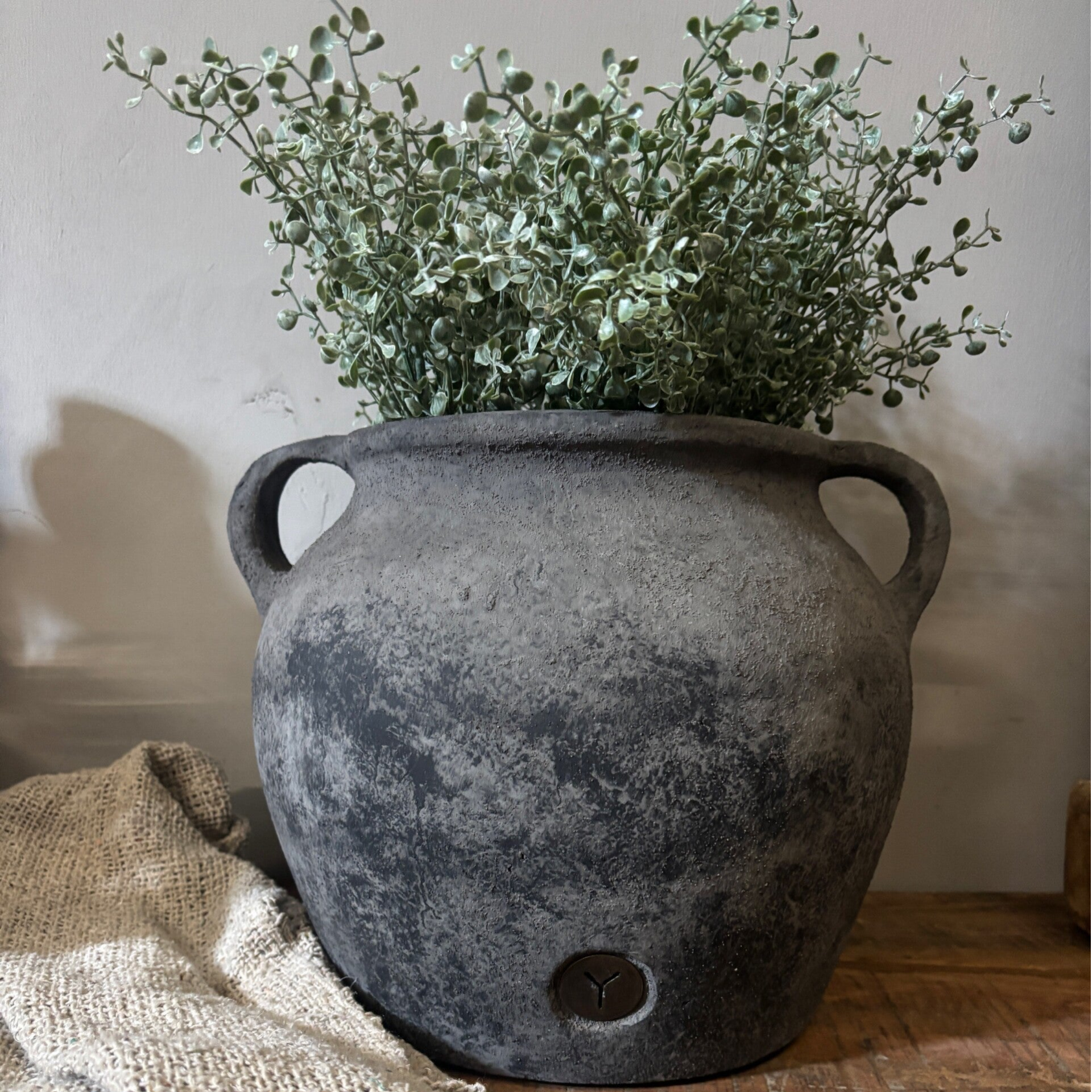 BRYNXZ Planter Two Ears – Stone Black