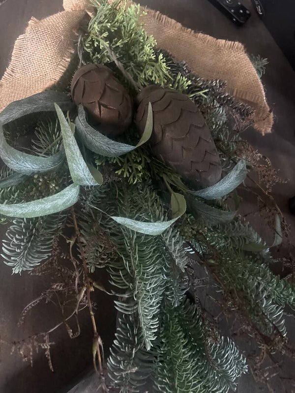 Nobilis Toef 90cm met houten dennenappel