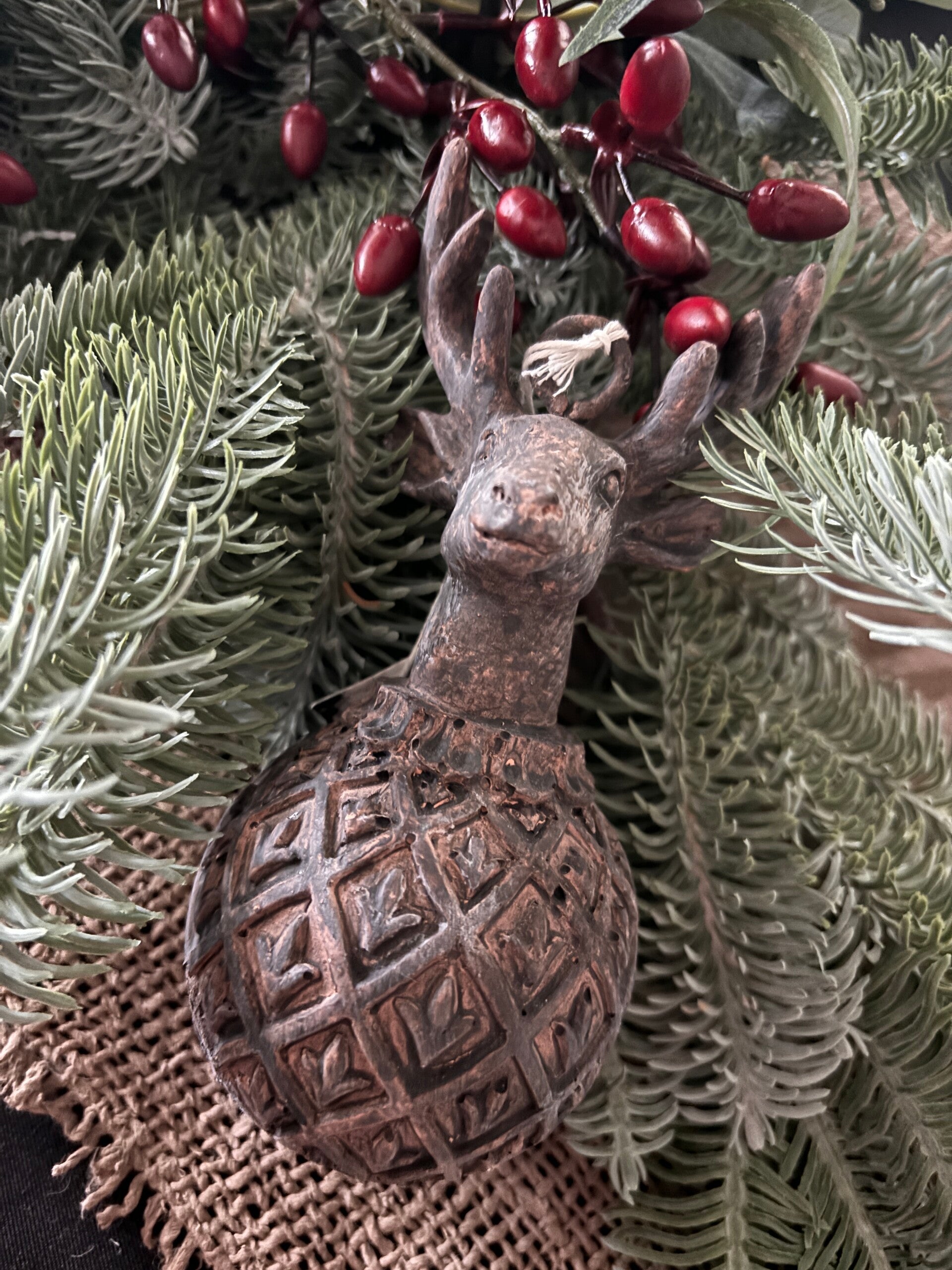 Kersthanger hert bruin