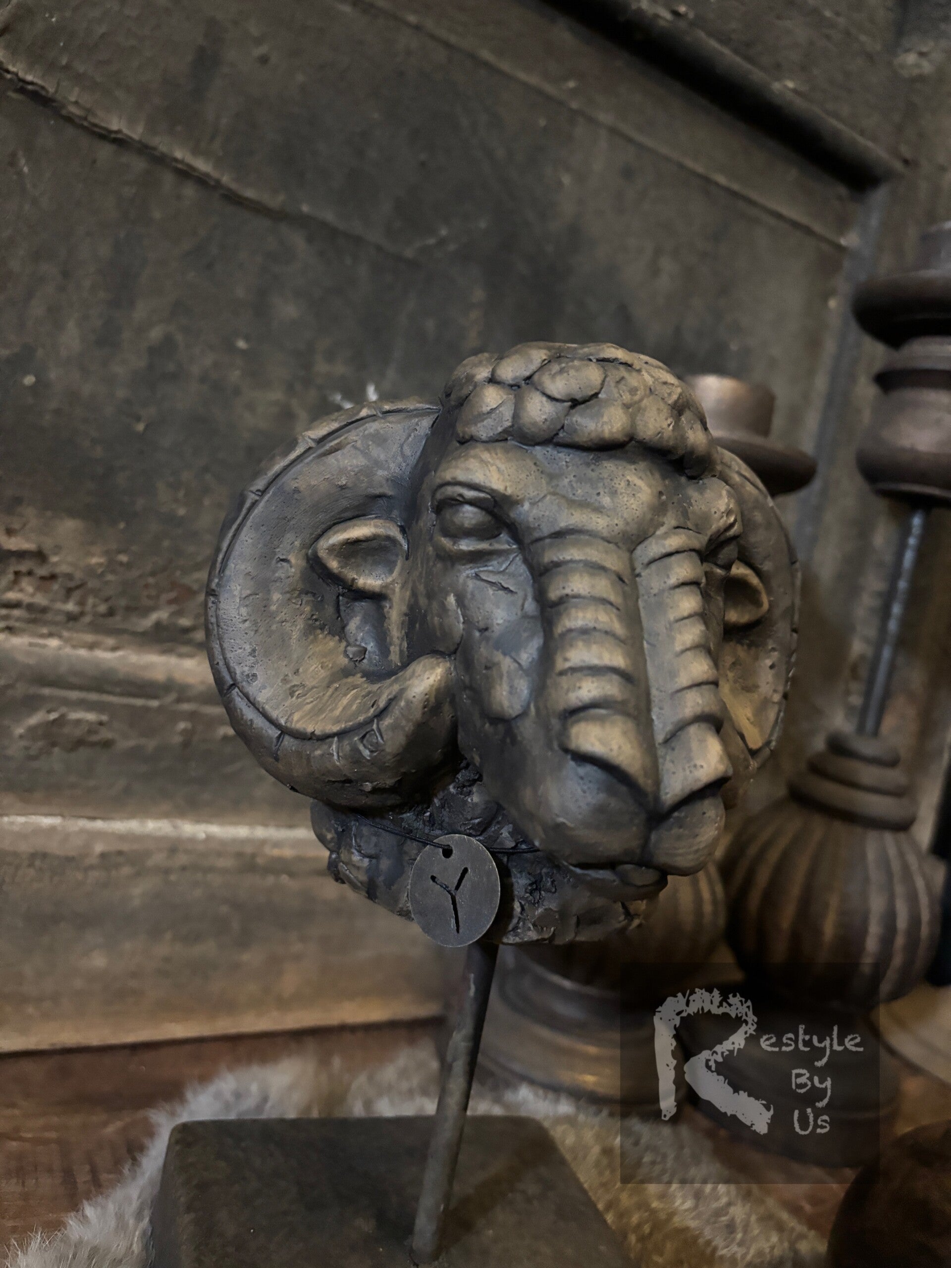 BRYNXZ Ram Head on Stand – Majestic Brown