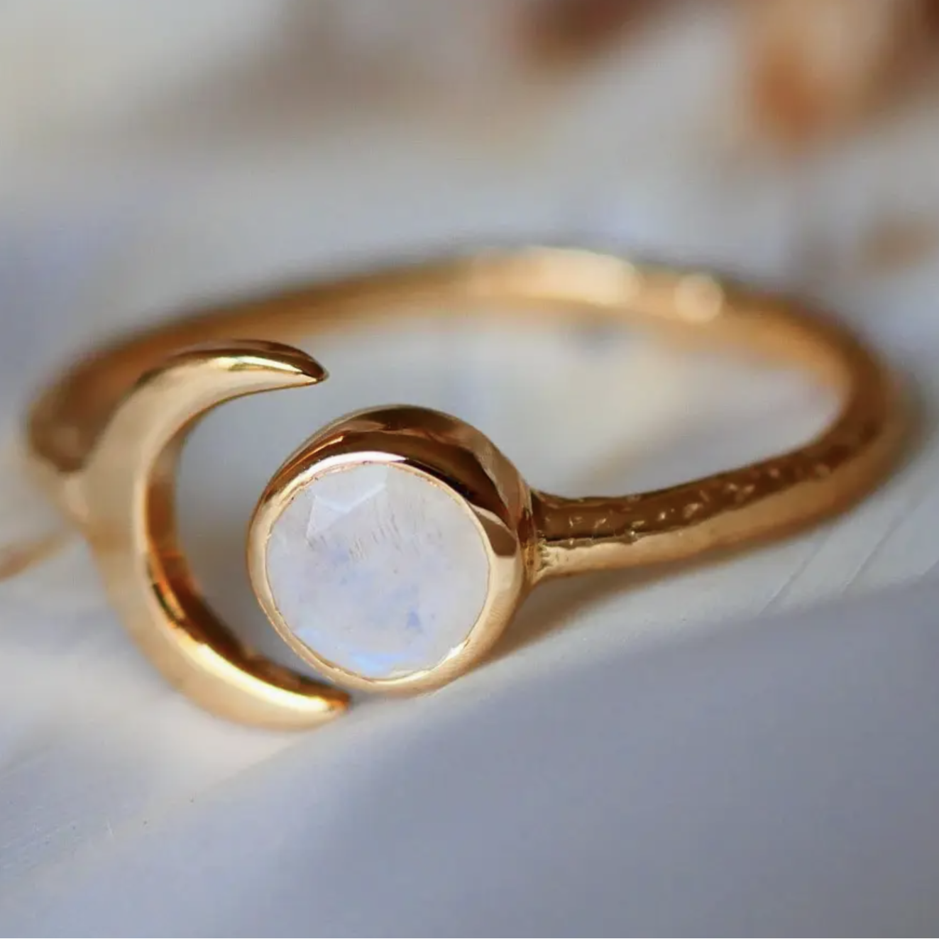 Lune – maanring met regenboogmaansteen