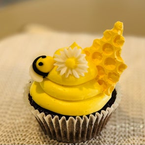 cupcake-bee-standard.jpg