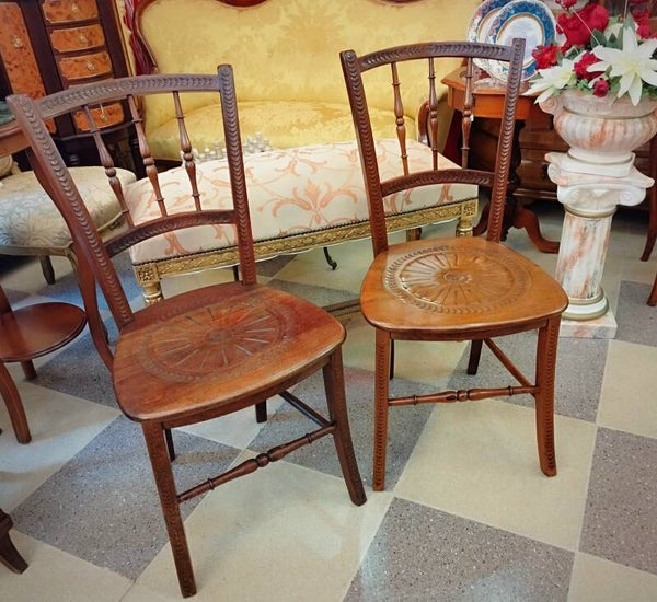 Coppia di sedie stile thonet austriache intagliate
