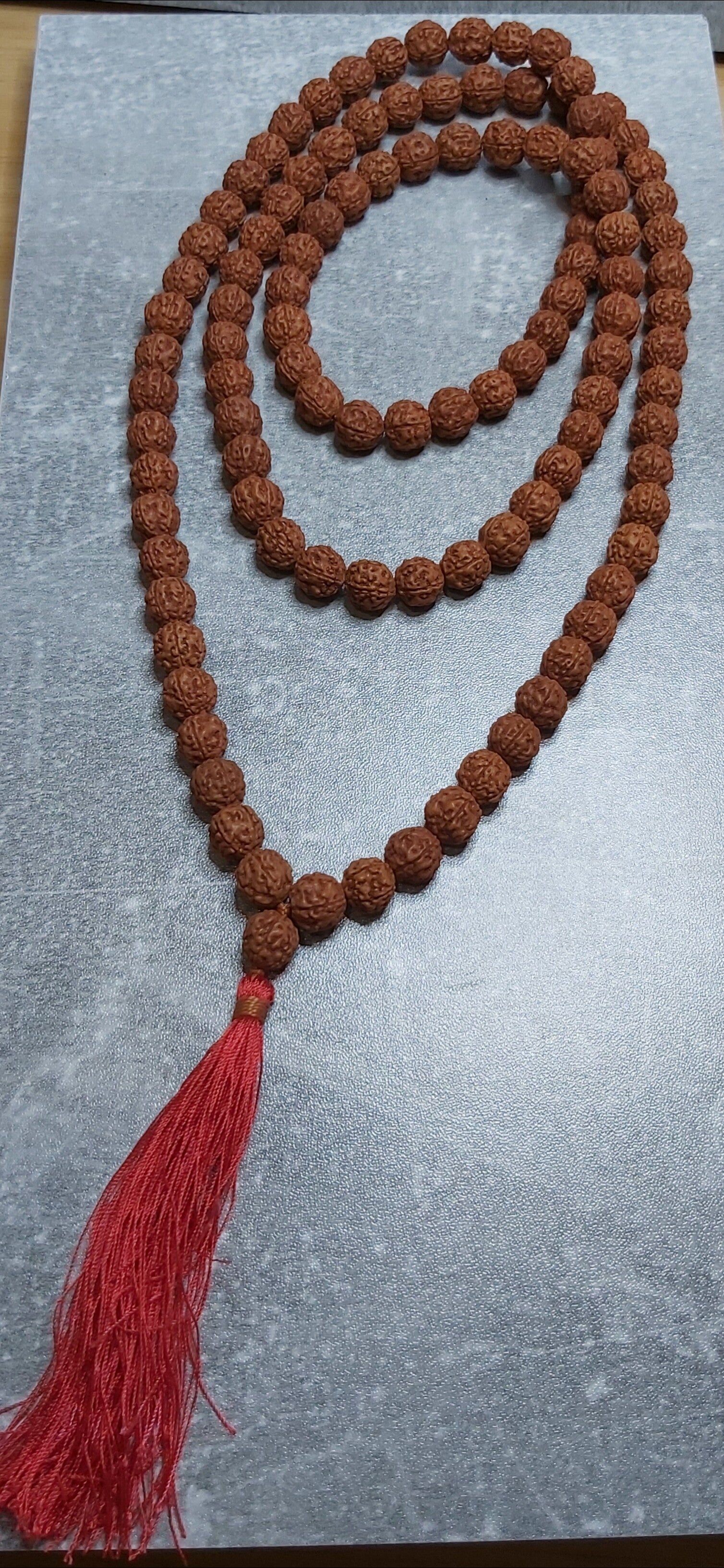 Mala de 108 perles de graines de Rudraksha .