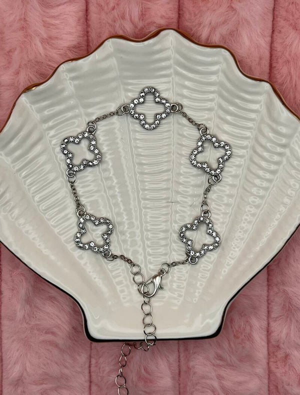 Zilverkleurige klaverarmband met strass