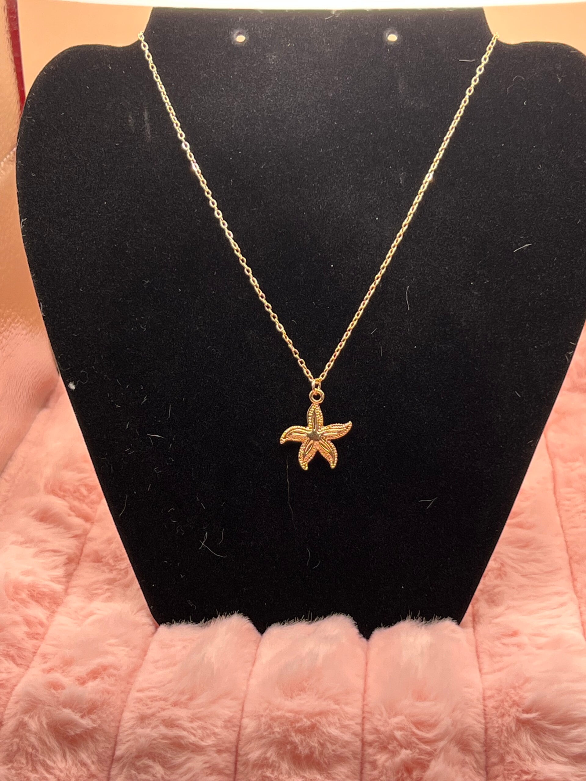 Goudkleurige ketting met zeester