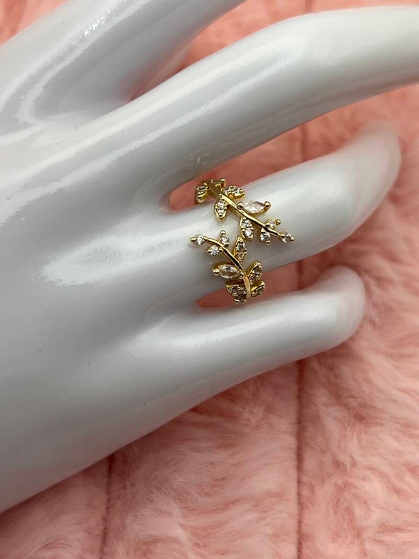 Goudkleurige verstelbare ring met takjes en steentjes