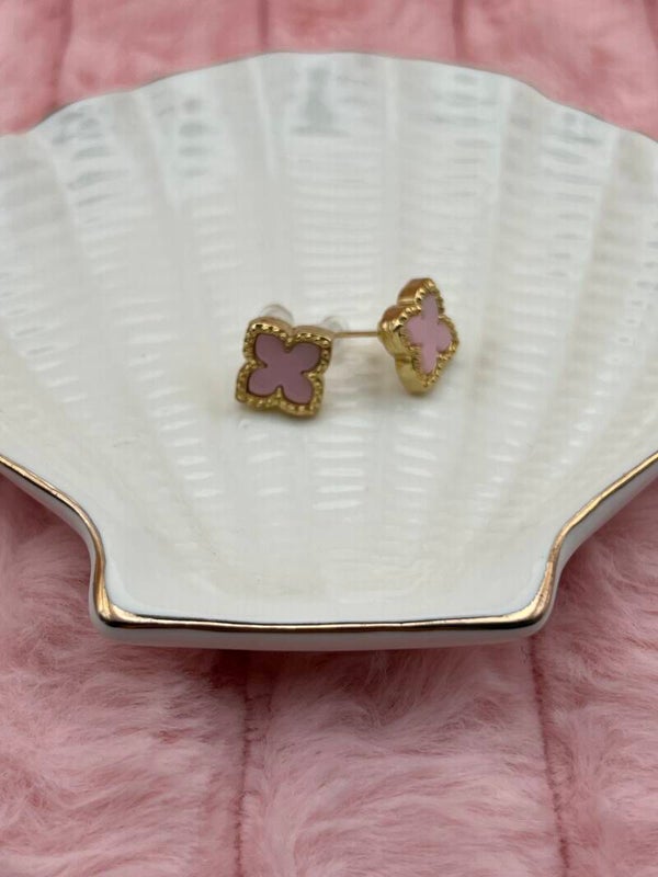 Goudkleurige oorbellen met roze klavertje