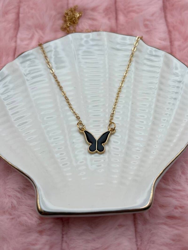 Goudkleurige ketting met zwarte vlinder
