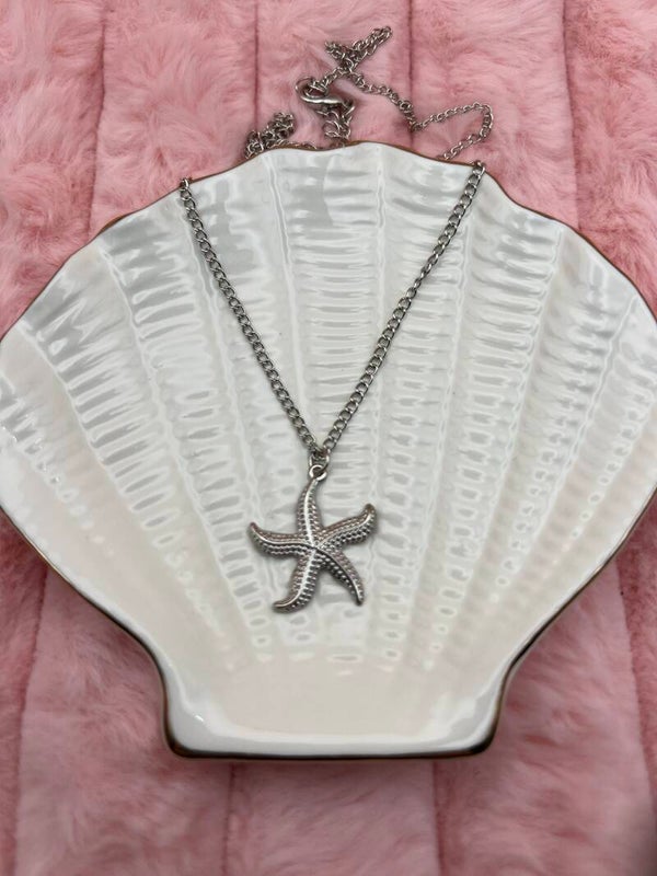 Zilverkleurige ketting met zeester