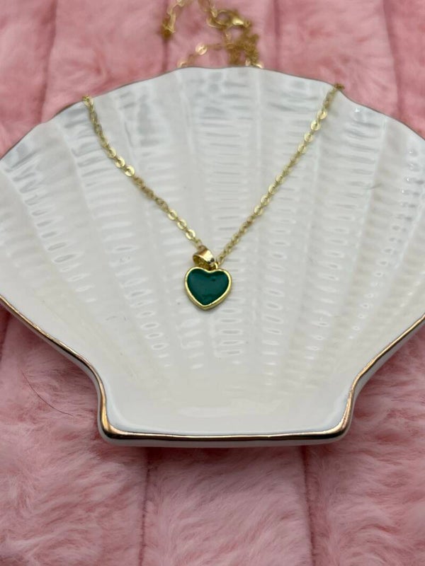 Goudkleurige ketting met groen hartje