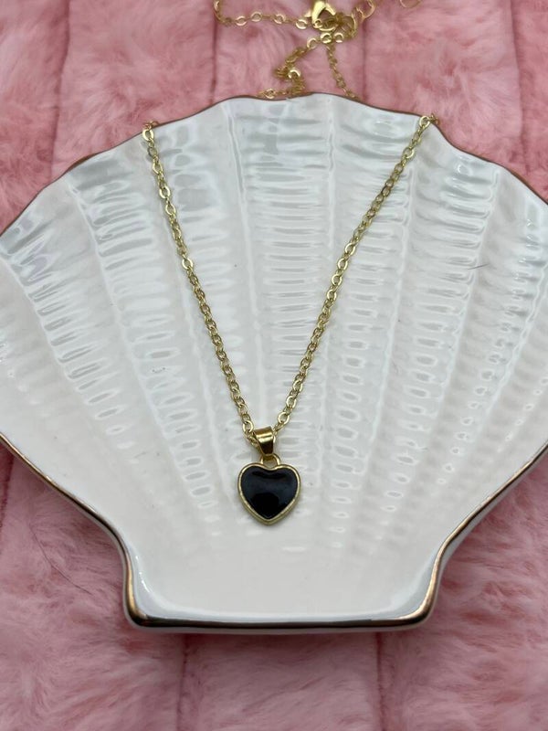 Goudkleurige ketting met zwart hartje