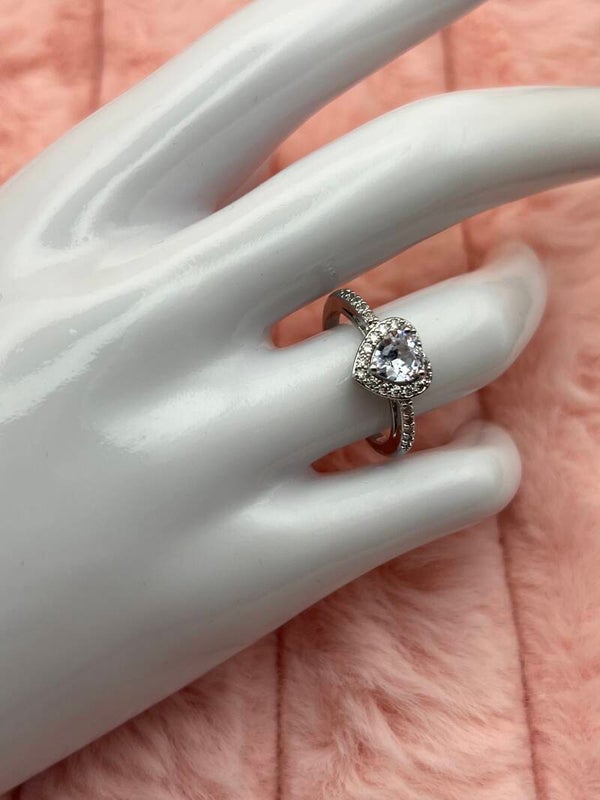 Zilverkleurige verstelbare ring met transparant hart