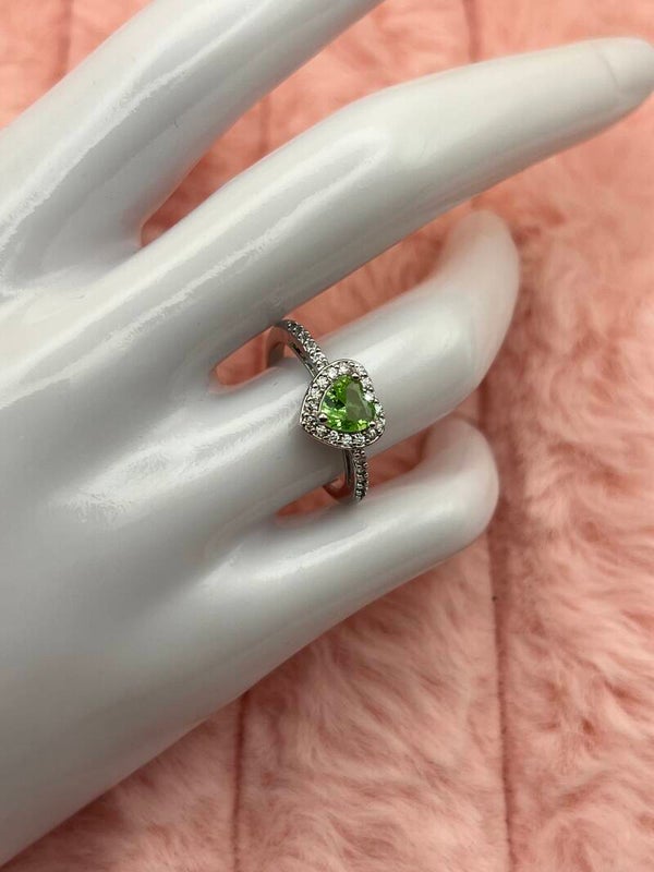 Zilverkleurige verstelbare ring met groen hart