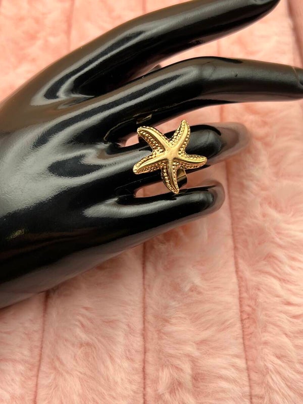 Goudkleurige ring met zeester
