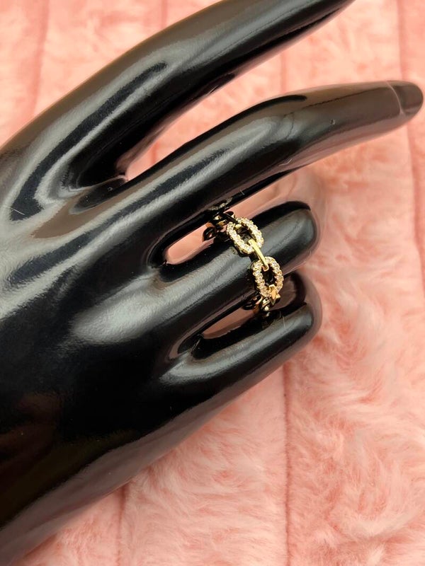 Goudkleurige ring met schakels en fonkelende steentjes