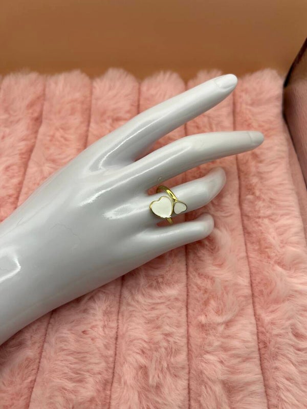 Goudkleurige verstelbare ring met witte hartjes
