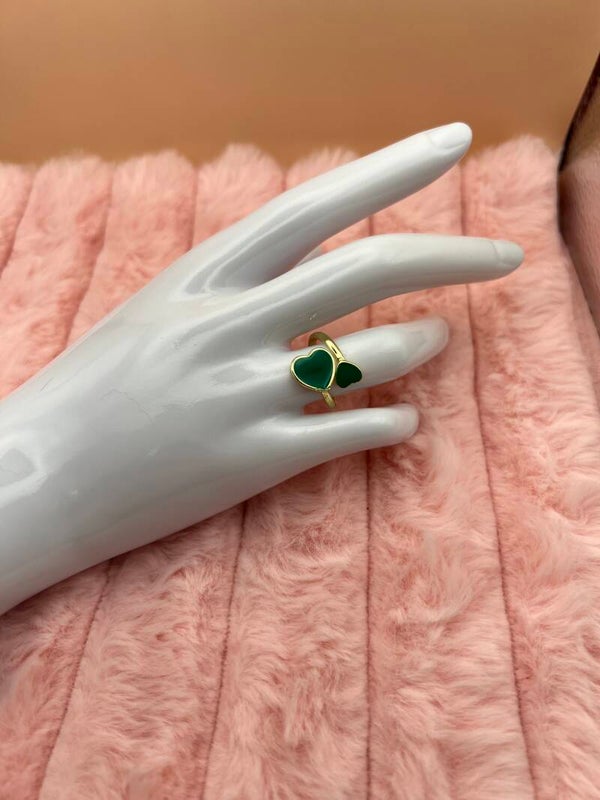 Goudkleurige verstelbare ring met groene hartjes