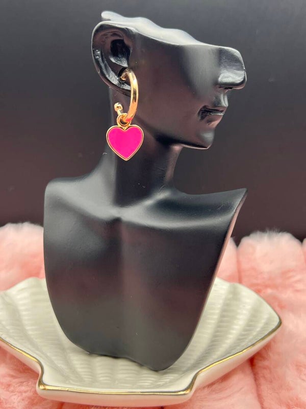 Goudkleurige oorbellen met roze hartje