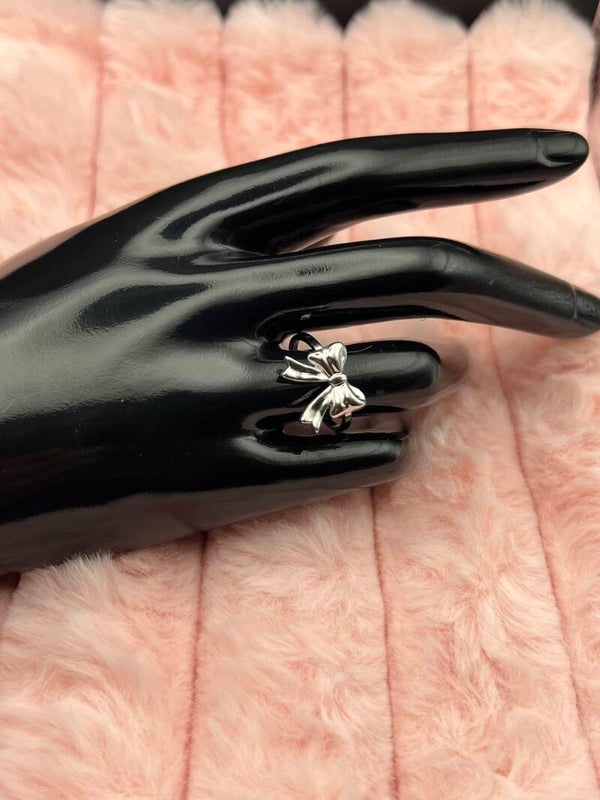 Zilverkleurige verstelbare ring met strik