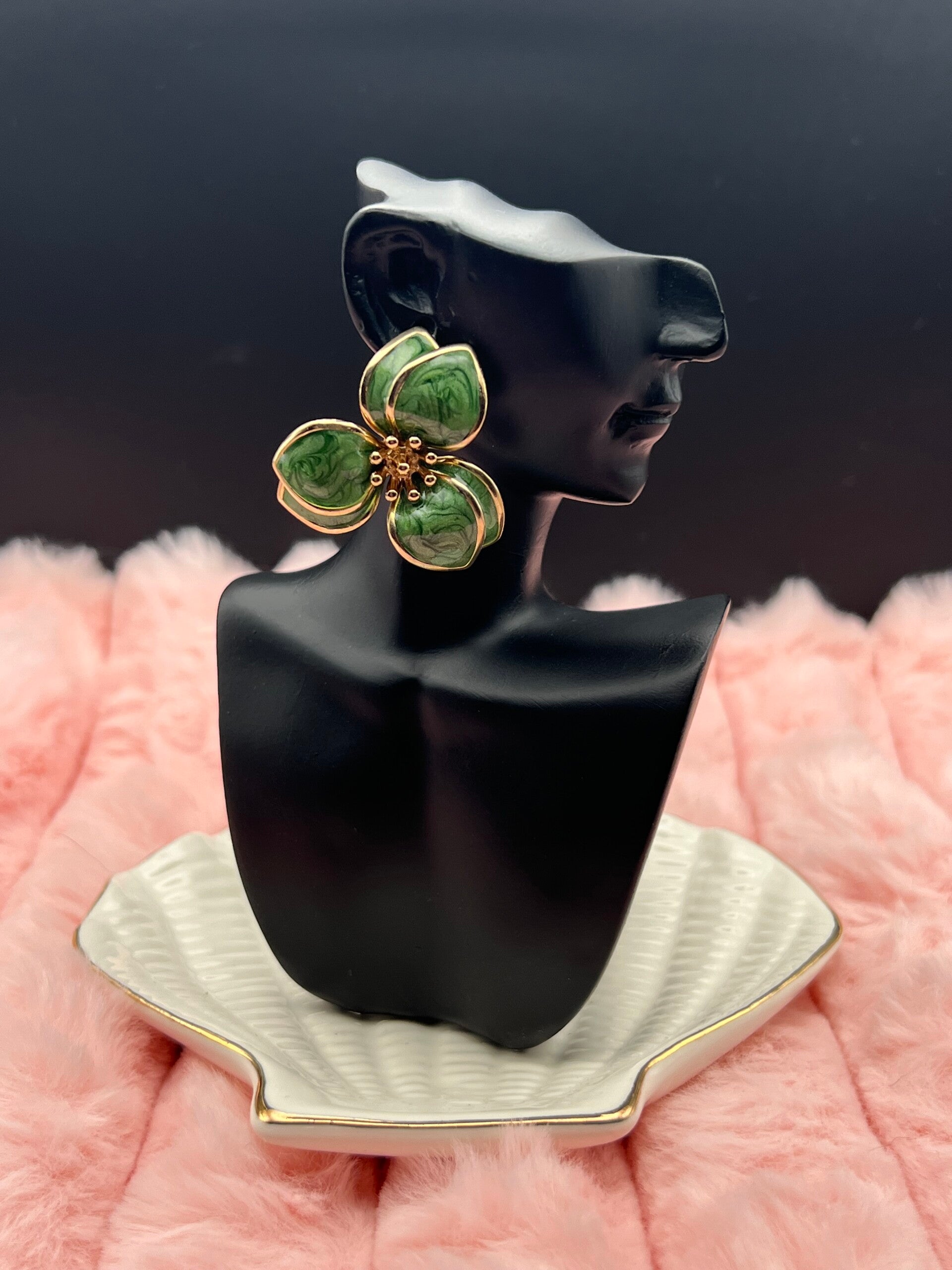 Groene bloemen oorbellen