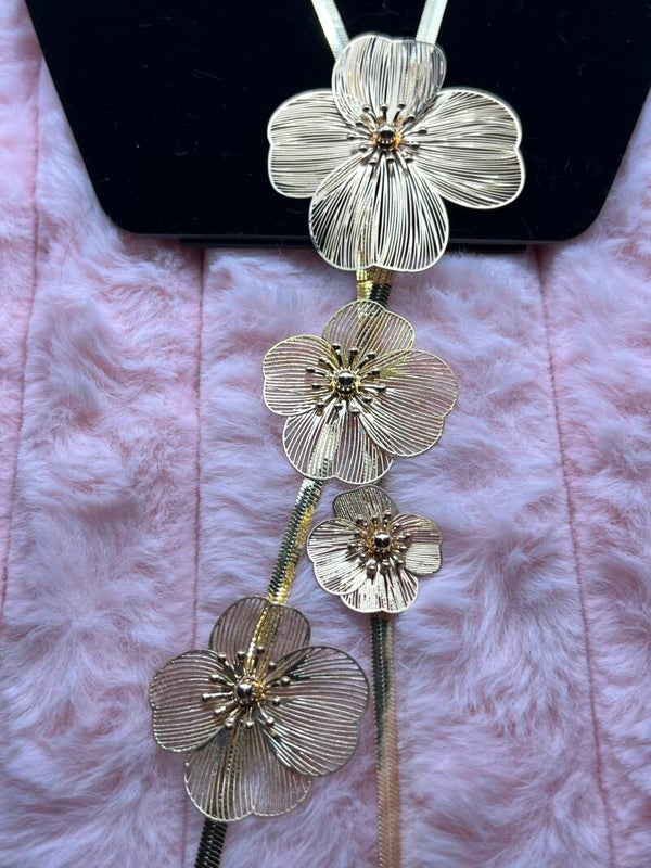 Goudkleurige Y-ketting met bloemen