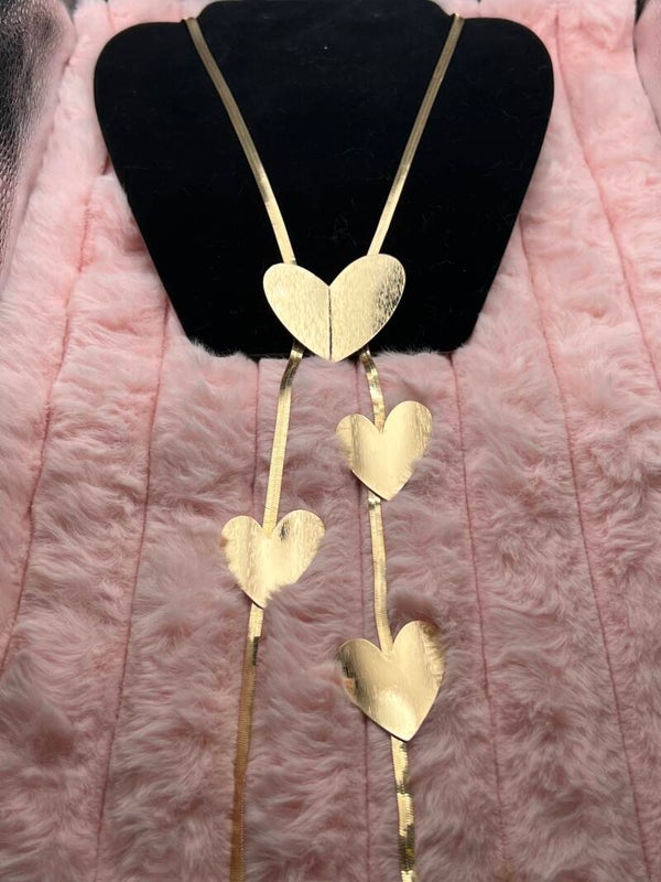 Goudkleurige lange ketting met hartjes