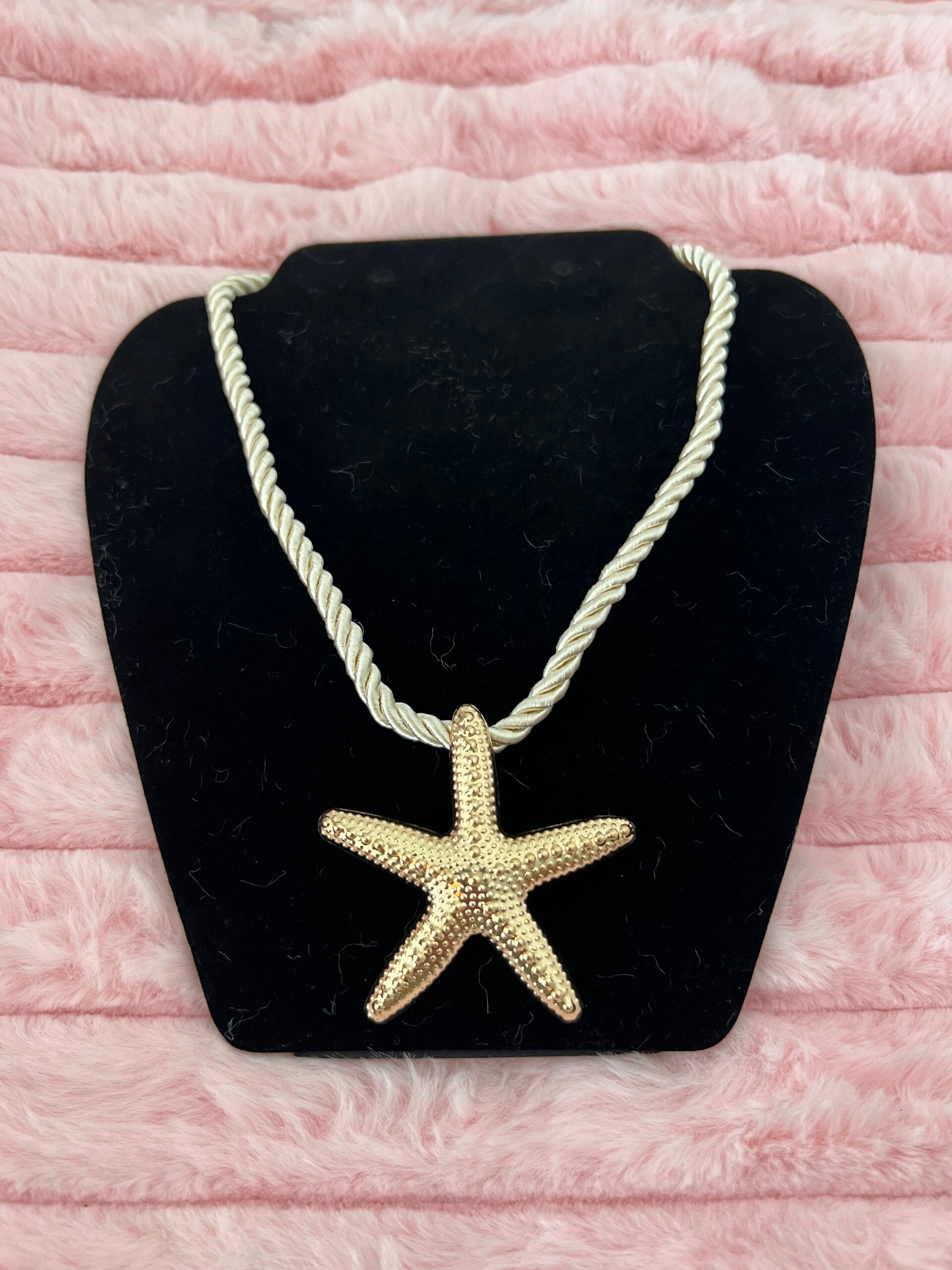 Goudkleurige zeester ketting met gedraaid koord