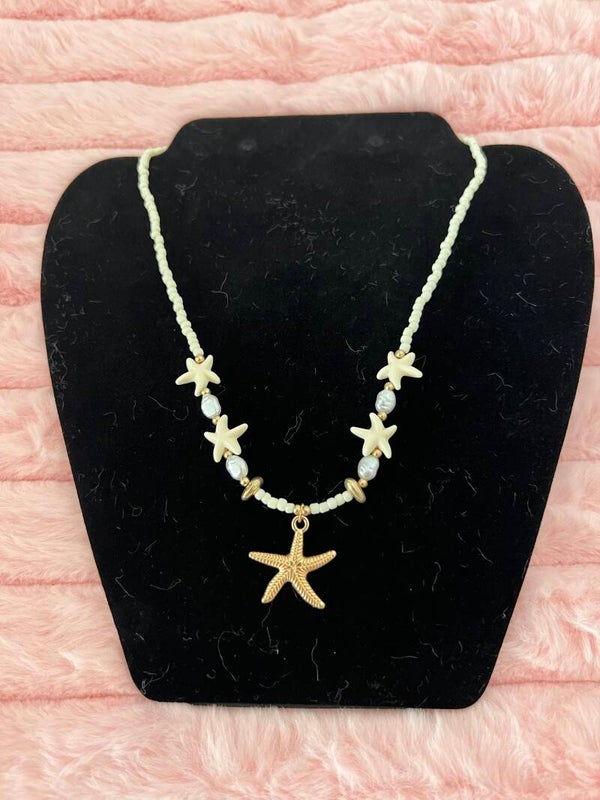 Goudkleurige ketting met zeesterren