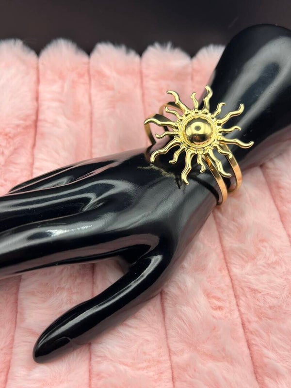 Goudkleurige bangle armband met zon